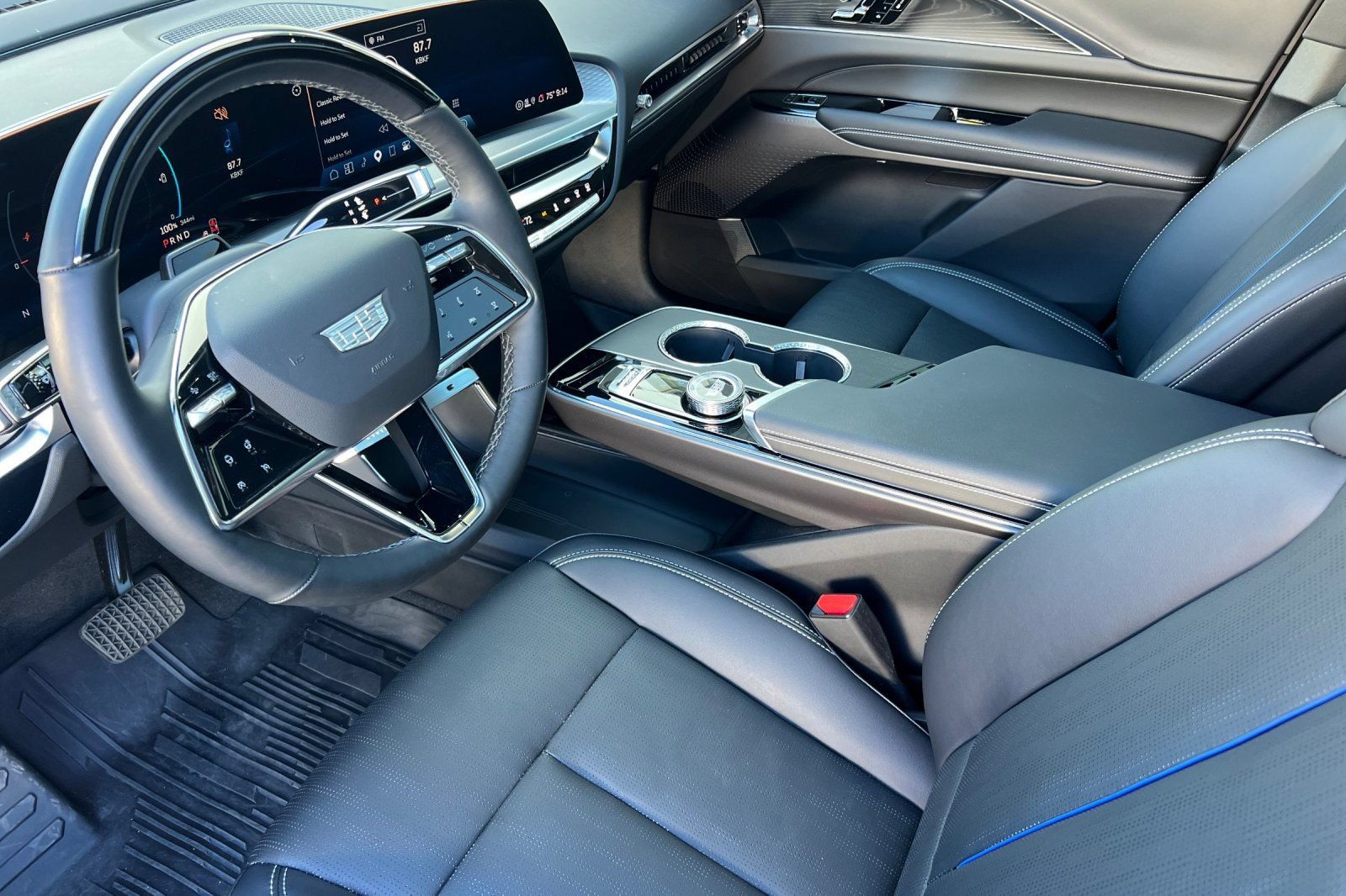 Used 2026 Cadillac Lyriq Luxury w/ LPO, Floor Liner Package RWD image 9
