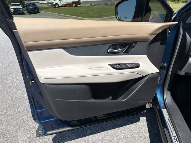 Certified 2025 Nissan Murano Platinum w/ Cargo Package AWD/4WD image 10