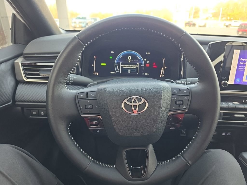 Used 2025 Toyota Camry SE image 19