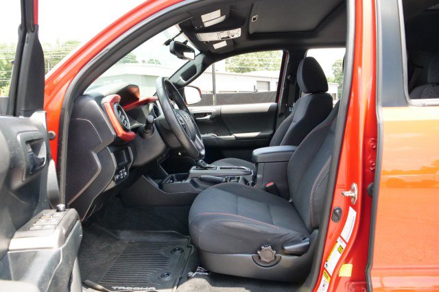 Used 2017 Toyota Tacoma TRD Sport w/ Premium & Technology Package AWD/4WD image 24