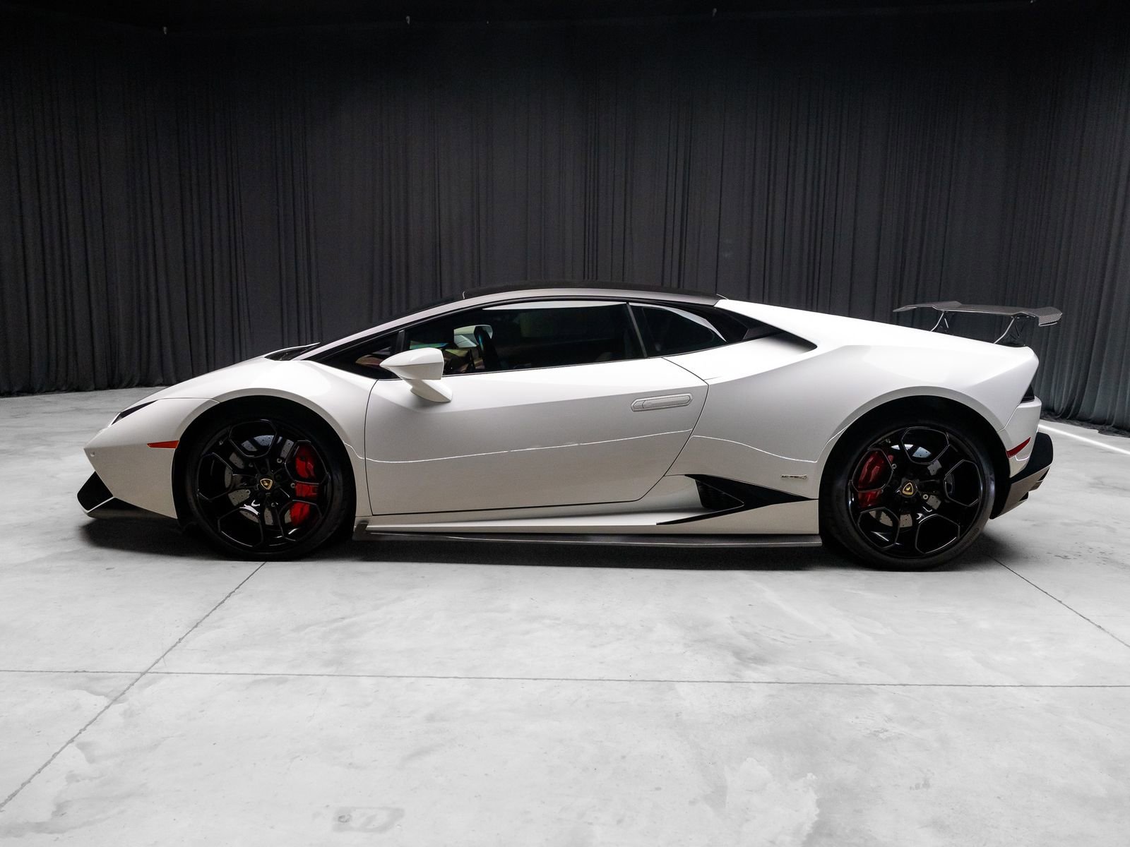 Used 2016 Lamborghini Huracan LP 610-4 AWD/4WD image 12
