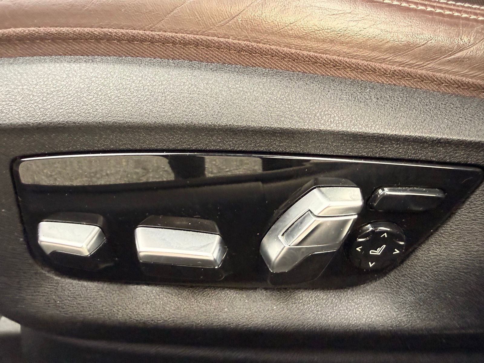 Used 2017 BMW 540i xDrive image 16