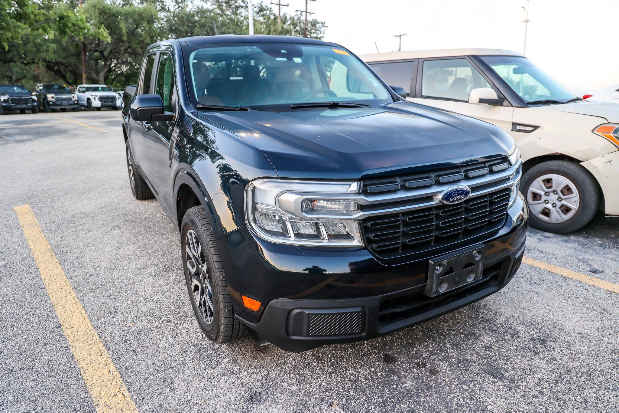 Used 2022 Ford Maverick Lariat FWD image 4