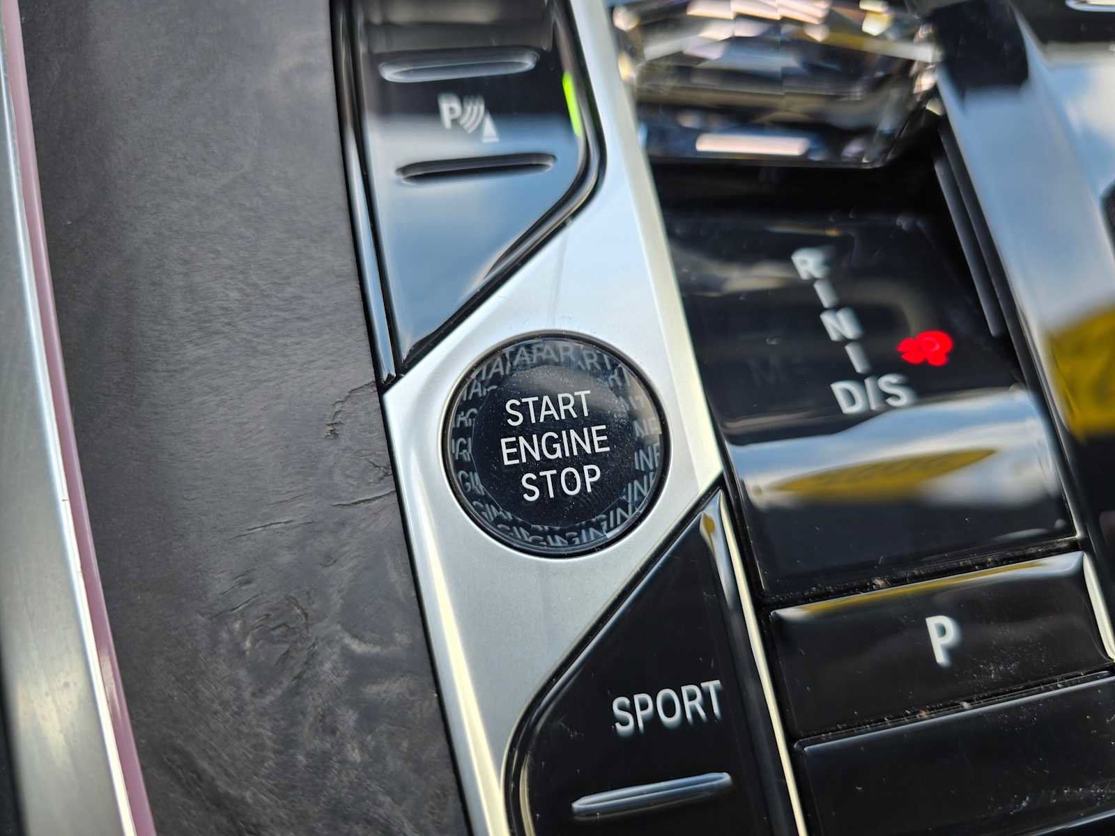 Used 2025 BMW X7 M60i w/ Executive Package image 35