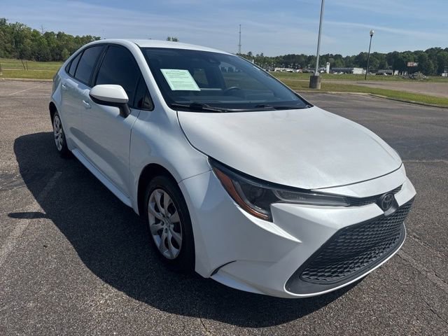 Used 2022 Toyota Corolla LE image 2