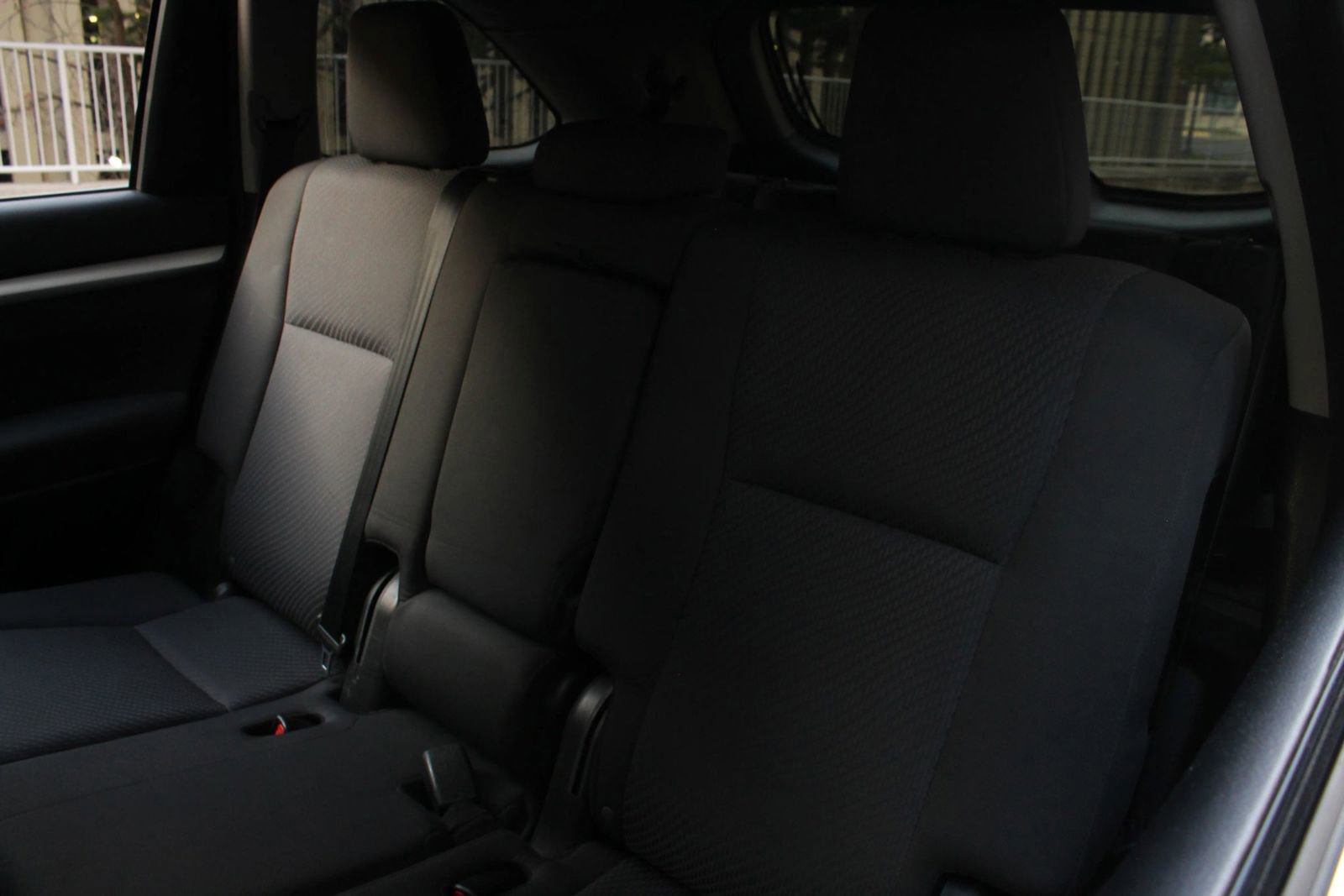 Used 2016 Toyota Highlander LE AWD/4WD image 17