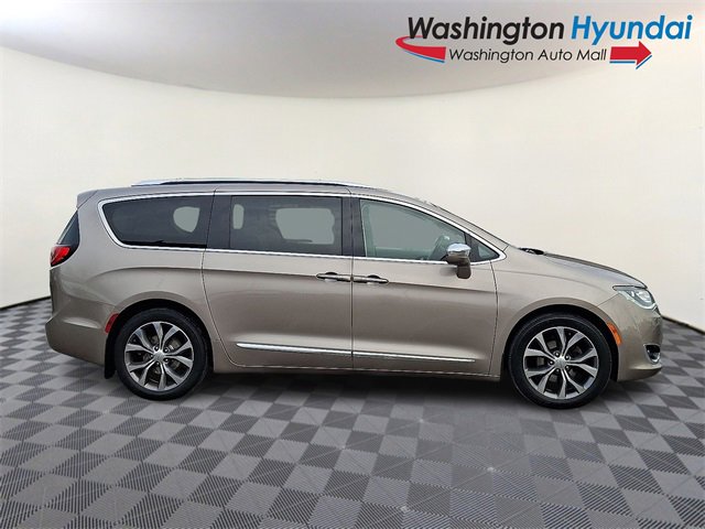 Used 2017 Chrysler Pacifica Limited image 7