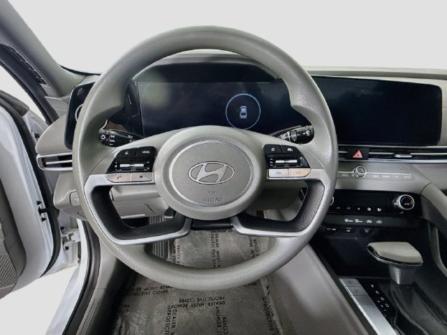 Used 2024 Hyundai Elantra SEL FWD image 11