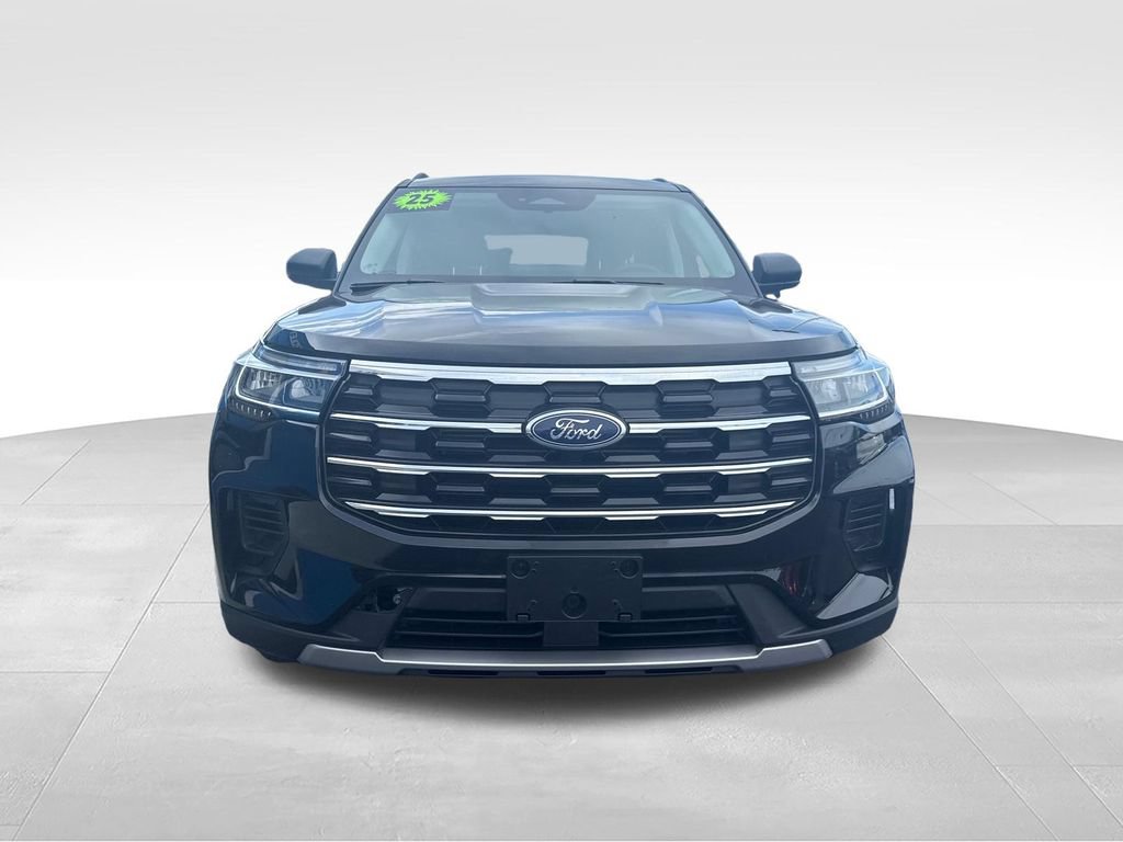 Used 2025 Ford Explorer Active AWD/4WD image 9