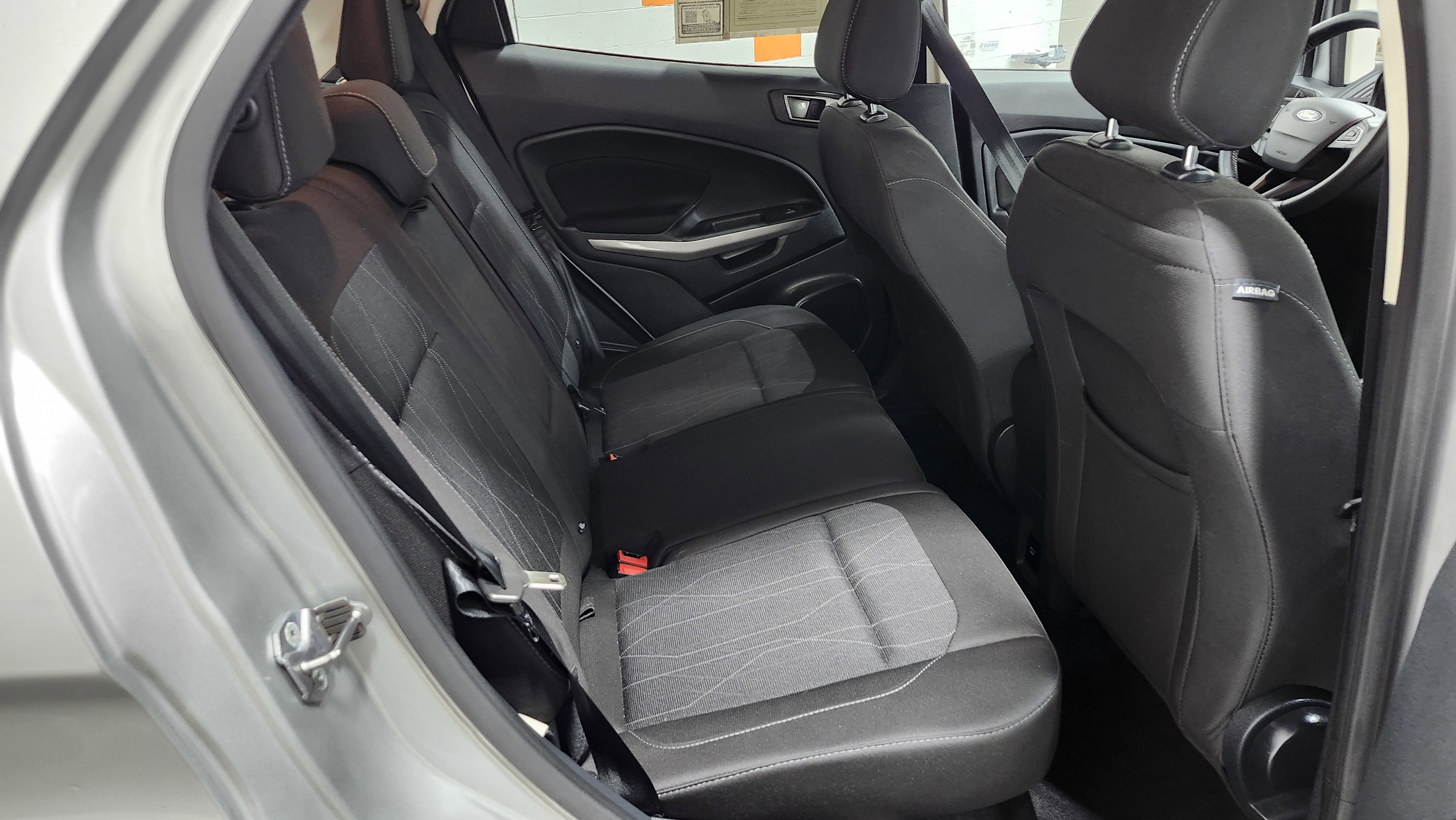 Used 2020 Ford EcoSport SE w/ SE Convenience Package image 18