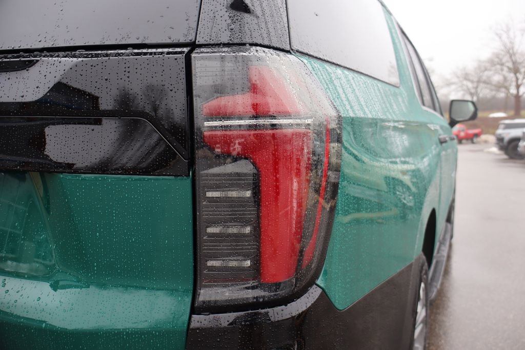 New 2026 Chevrolet Suburban LT image 33