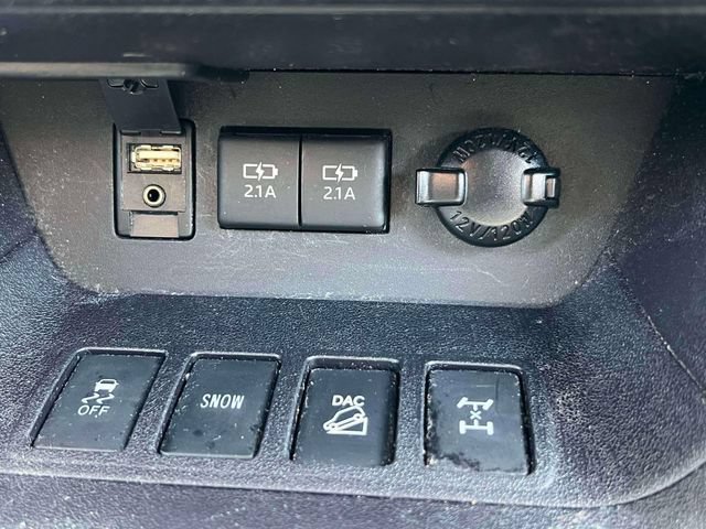 Used 2018 Toyota Highlander Plus AWD/4WD image 28