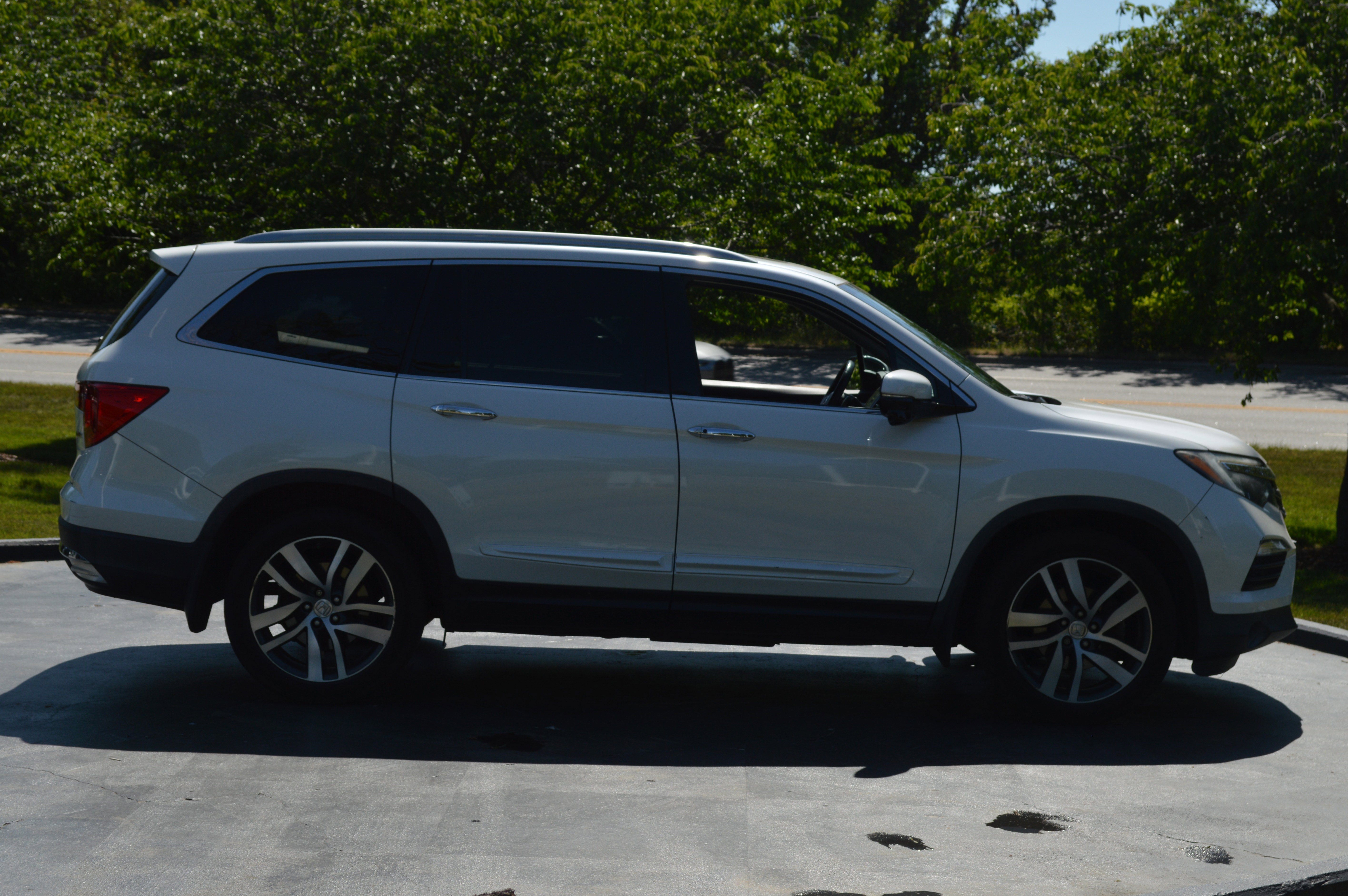 Used 2017 Honda Pilot Touring image 12