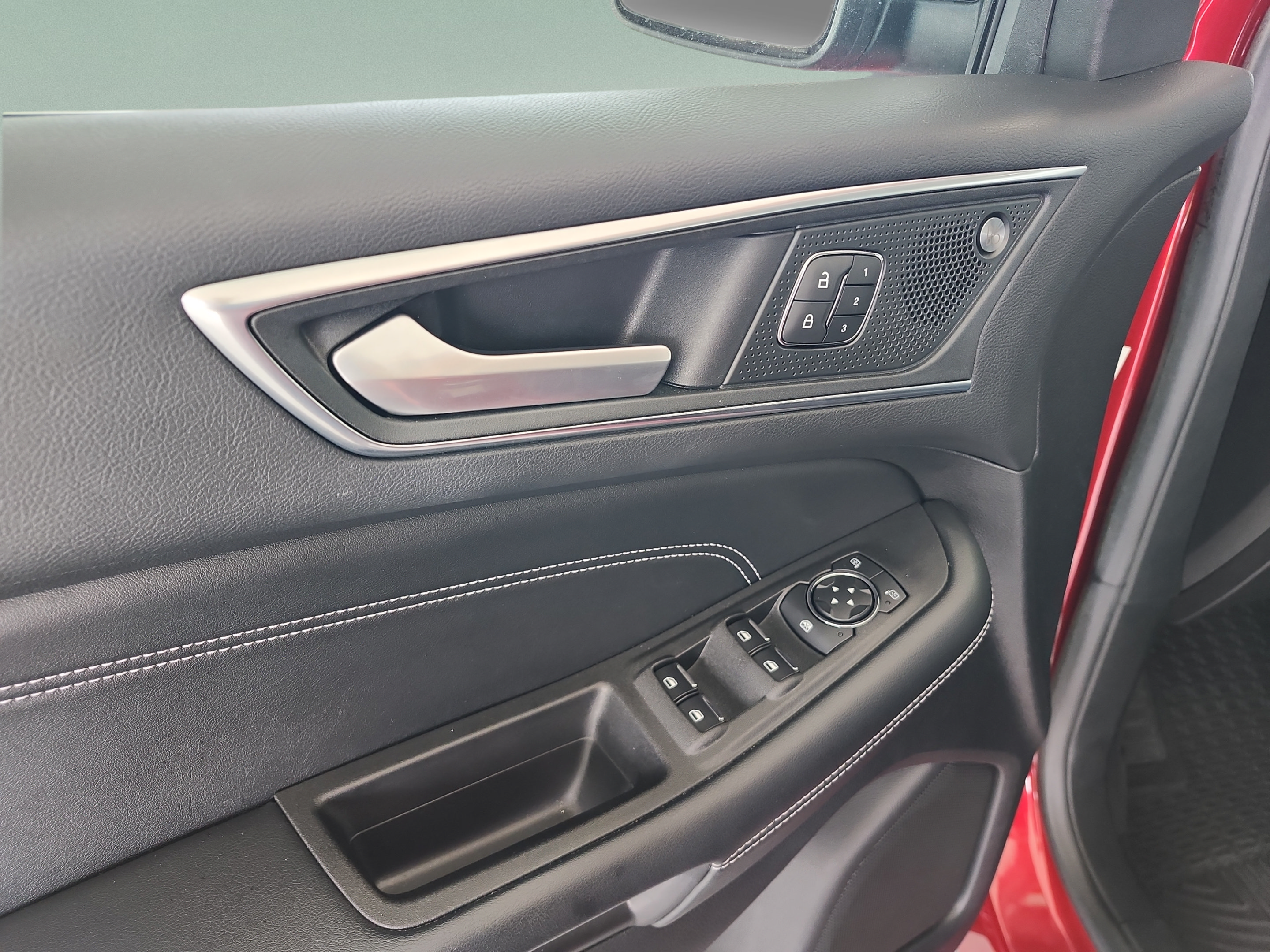 Used 2021 Ford Edge Titanium FWD image 16