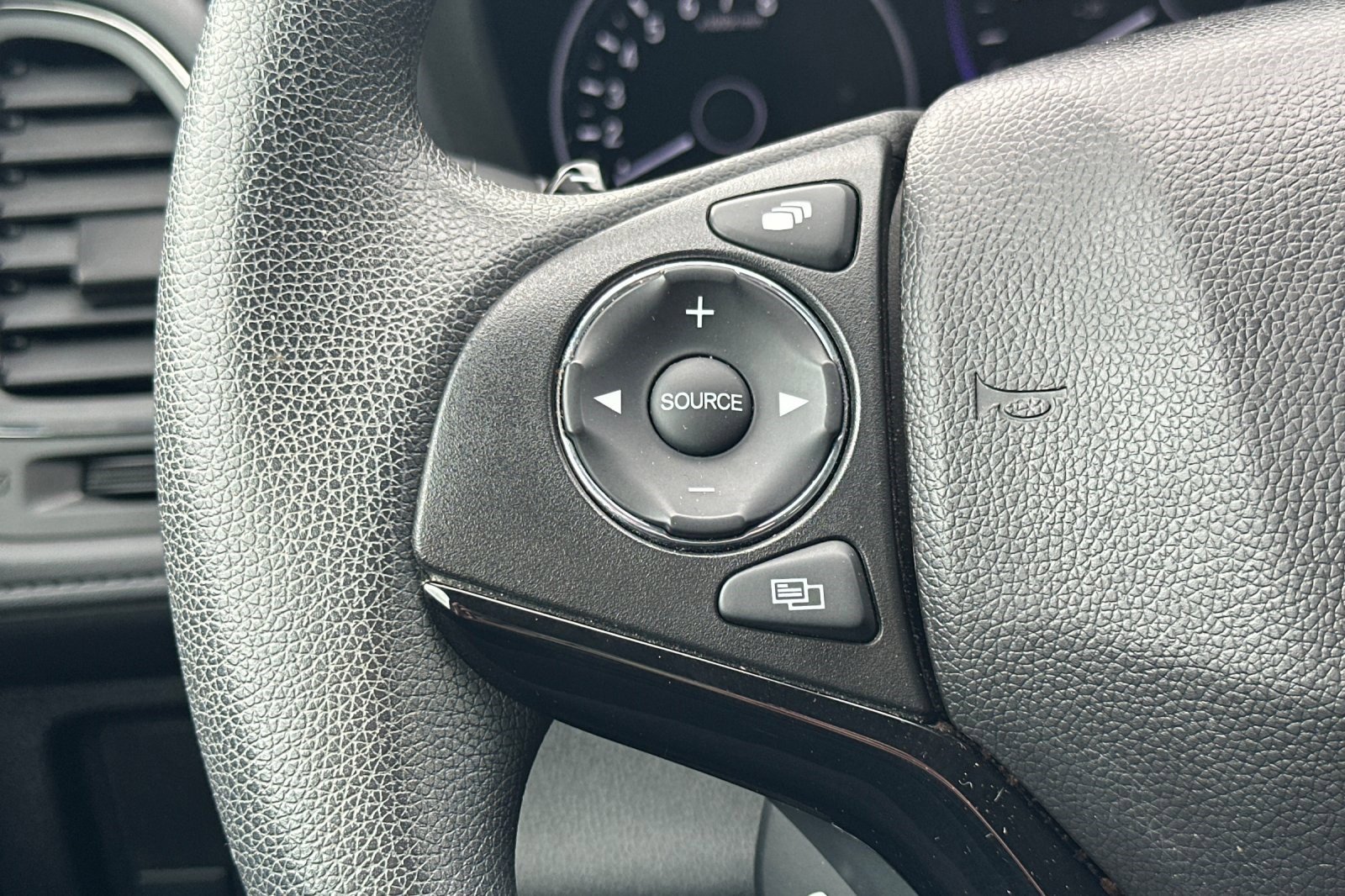 Used 2016 Honda HR-V EX image 28