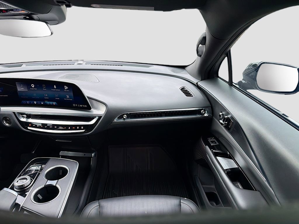 Used 2024 Cadillac Lyriq Sport RWD image 18