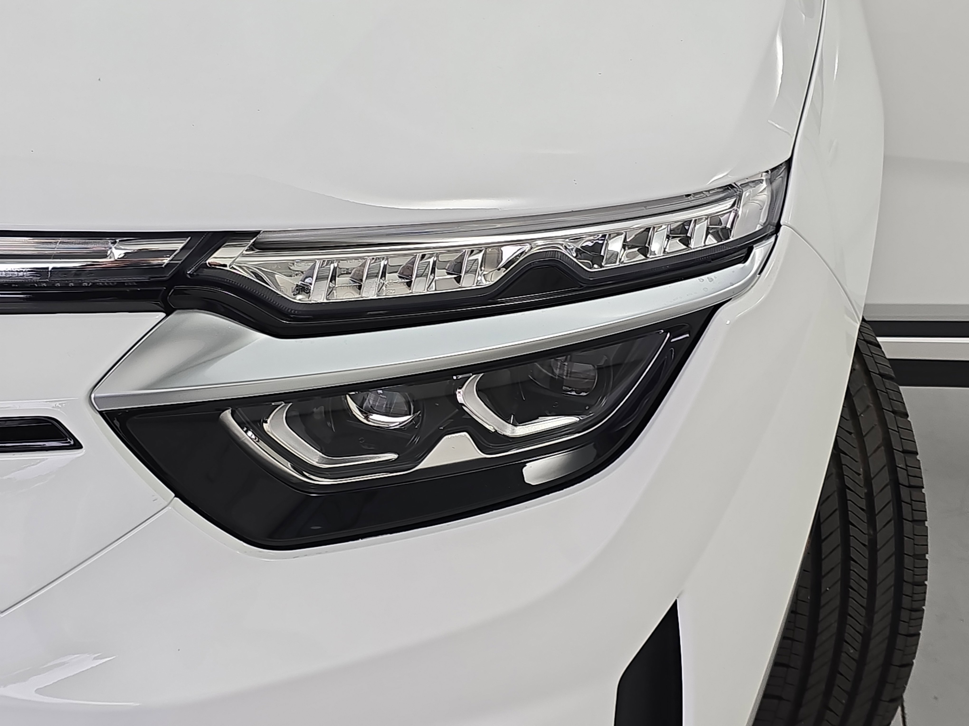 New 2025 VinFast VF 8 Plus image 30