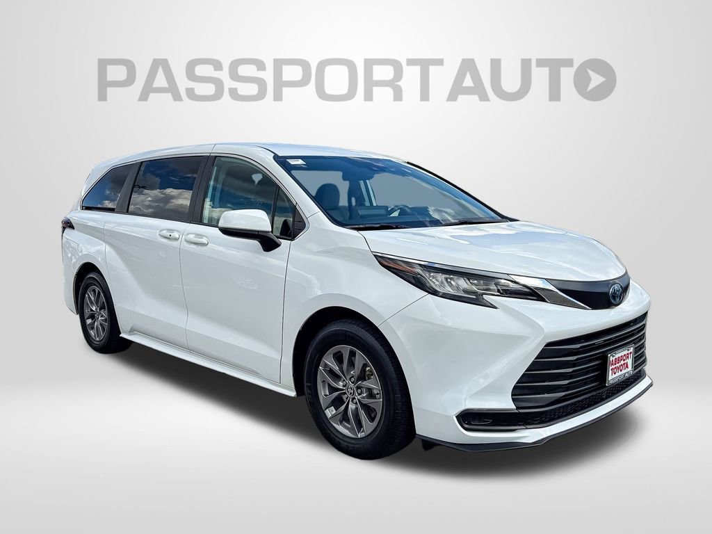 Used 2023 Toyota Sienna LE image 10