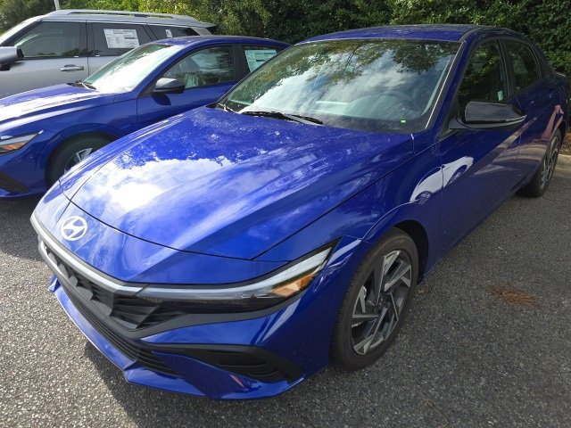 Used 2025 Hyundai Elantra Sport w/ Cargo Package