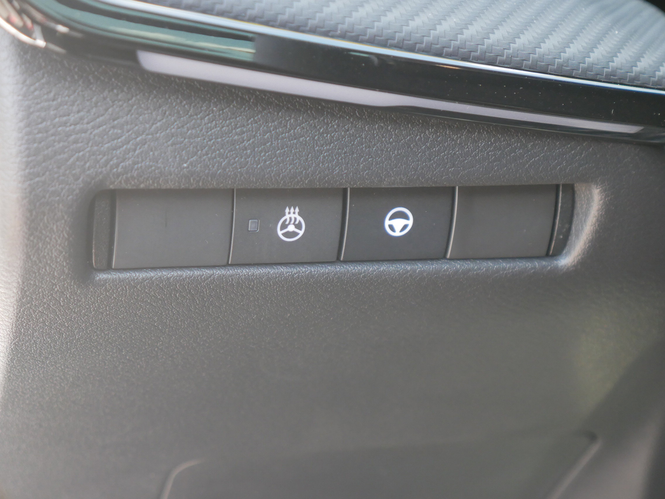 New 2025 Nissan Kicks SR w/ SR Premium Package image 6