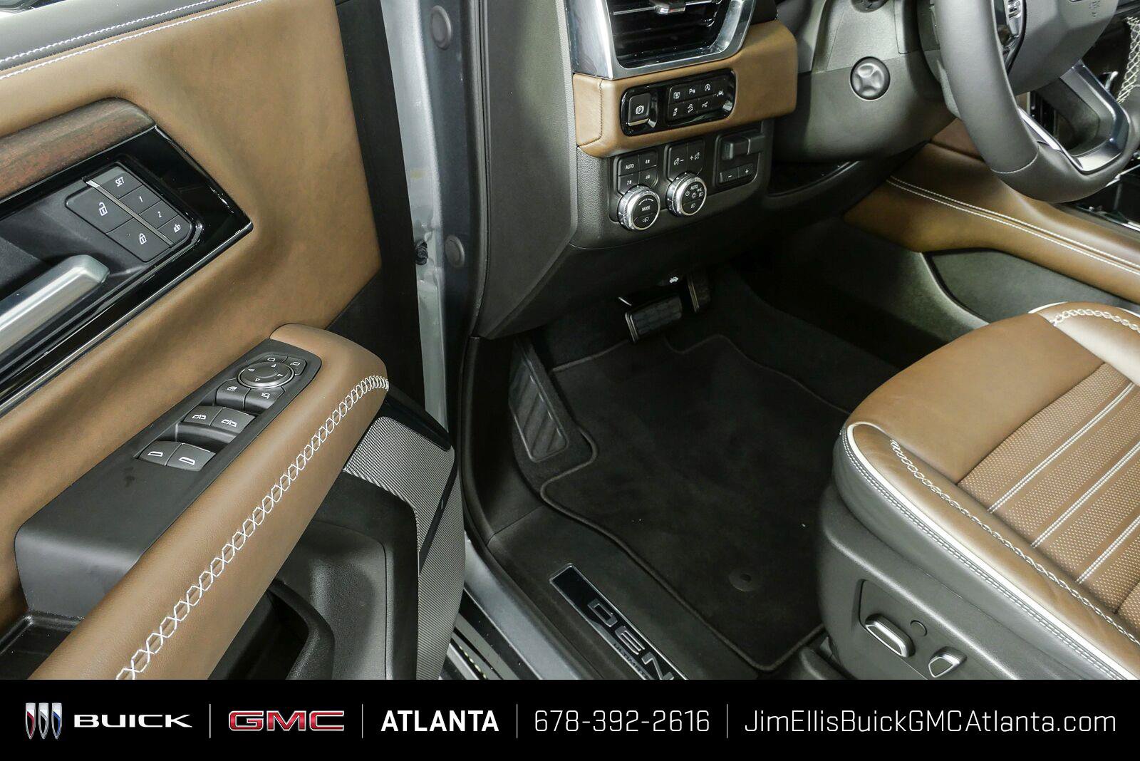 Used 2025 GMC Yukon XL Denali Ultimate w/ LPO, Floor Liner Package AWD/4WD image 8