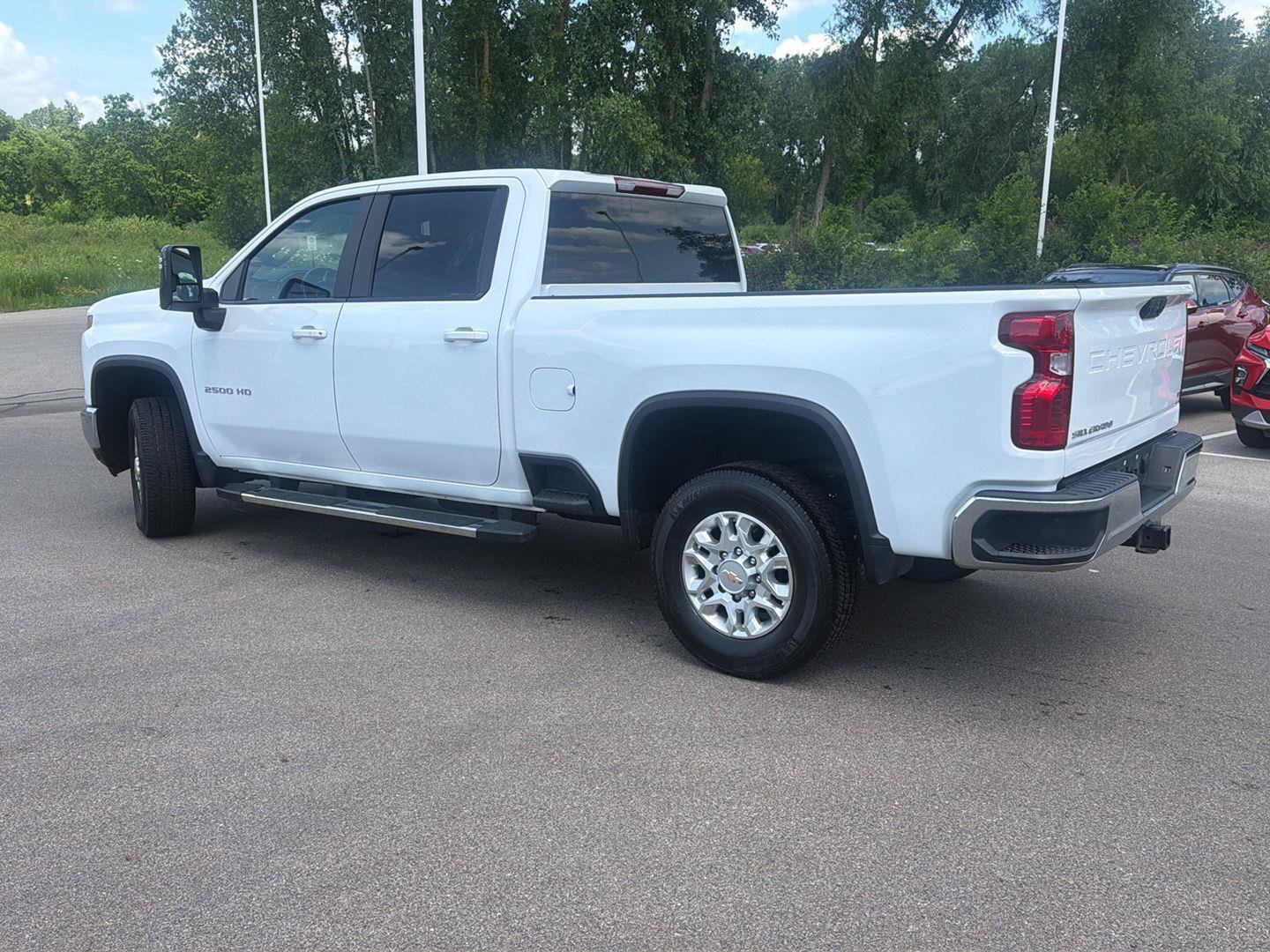 Used 2024 Chevrolet Silverado 2500 LT AWD/4WD image 3