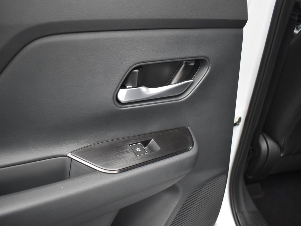 New 2026 Nissan Kicks SR w/ SR Premium Package FWD image 15