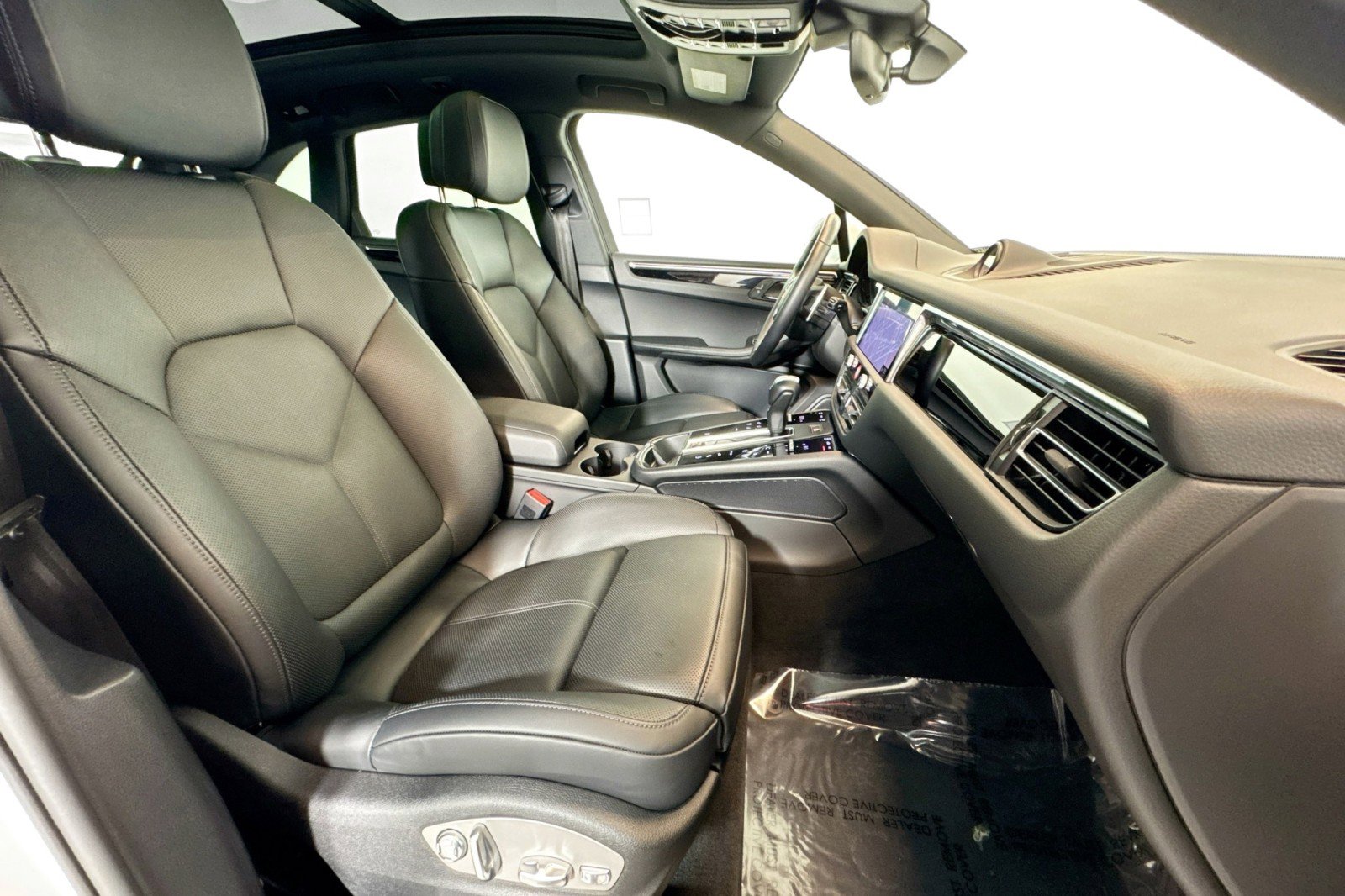 Used 2024 Porsche Macan Turbo image 26