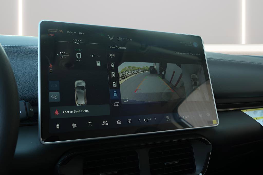 New 2025 VinFast VF 8 Eco image 18