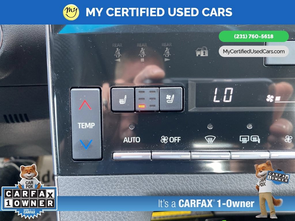 Used 2022 Toyota Avalon Limited FWD image 32