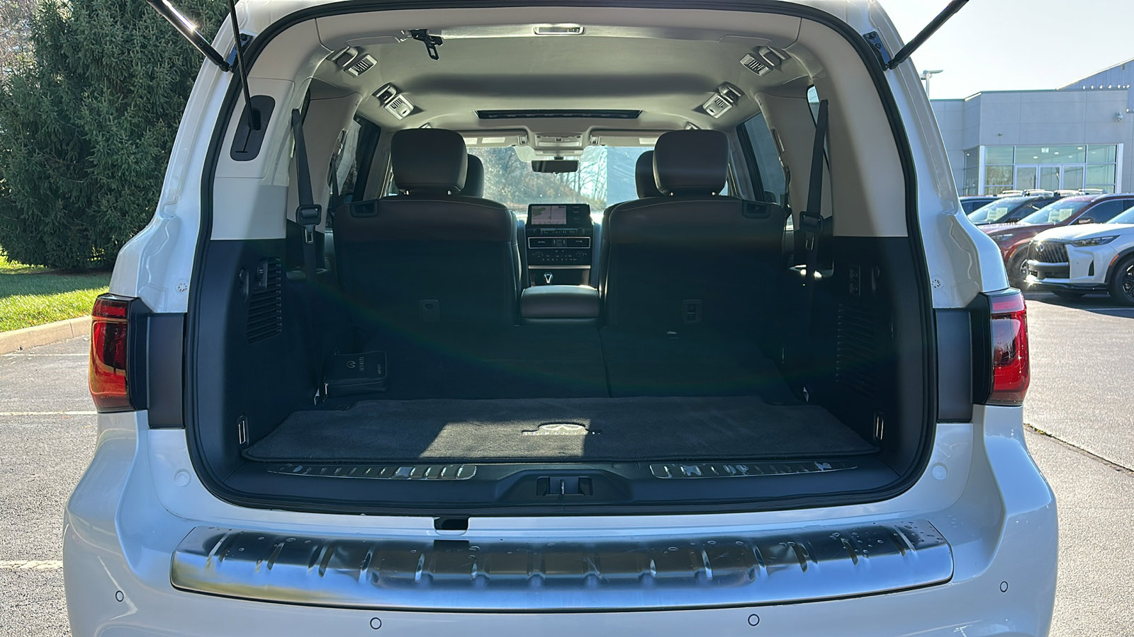 Certified 2024 INFINITI QX80 Premium Select w/ Cargo Package image 7