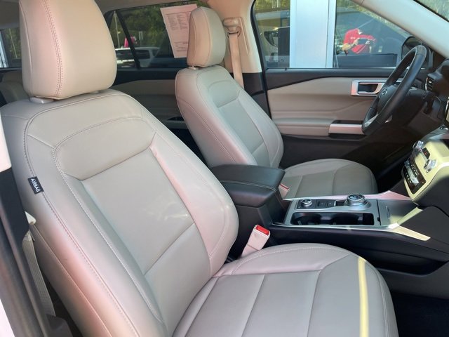 Used 2023 Ford Explorer XLT w/ Equipment Group 202A image 9