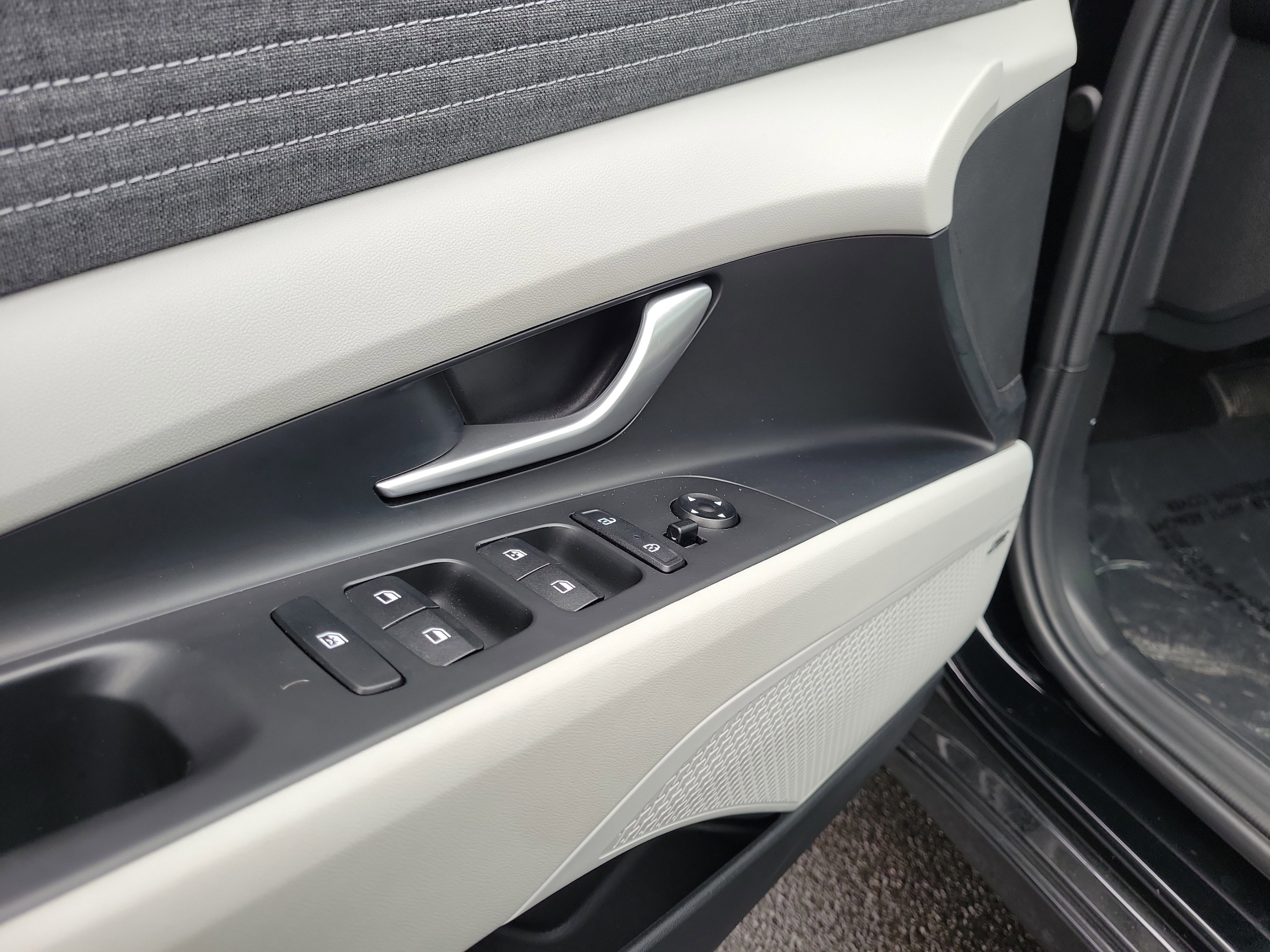 Used 2023 Hyundai Elantra Limited w/ Cargo Package image 18