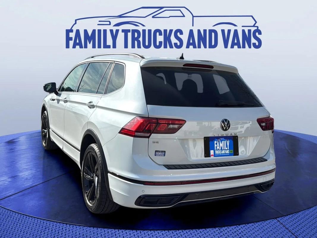 Used 2023 Volkswagen Tiguan SE R-Line FWD image 3