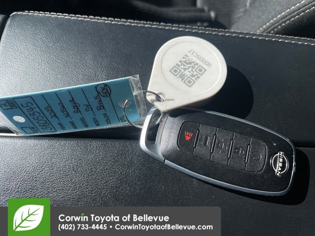 Used 2025 Nissan Rogue SV image 16