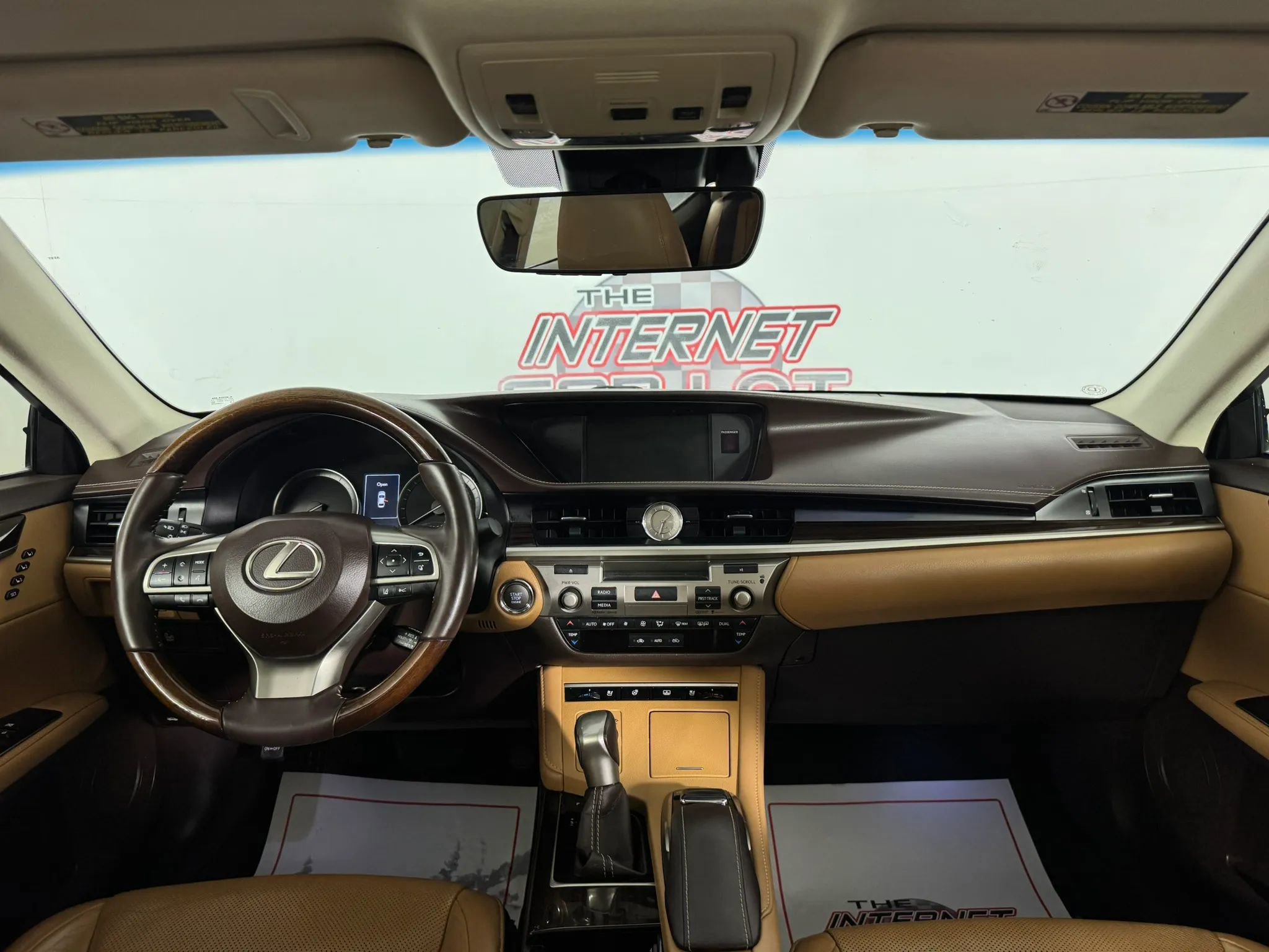 Used 2016 Lexus ES 350 w/ Luxury Package w/Wood Trim FWD image 8