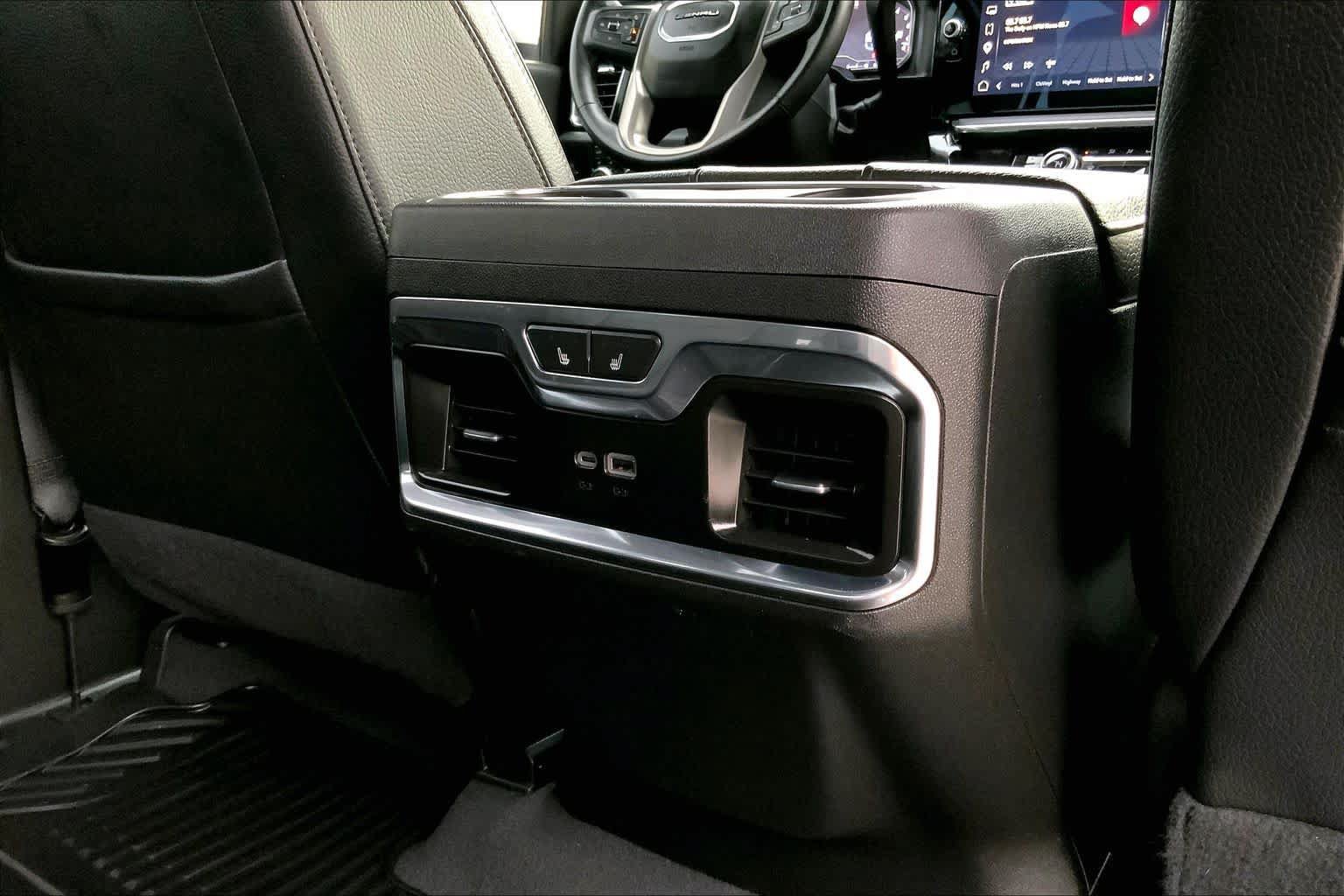 Used 2024 GMC Sierra 2500 Denali w/ Denali Reserve Package AWD/4WD image 36