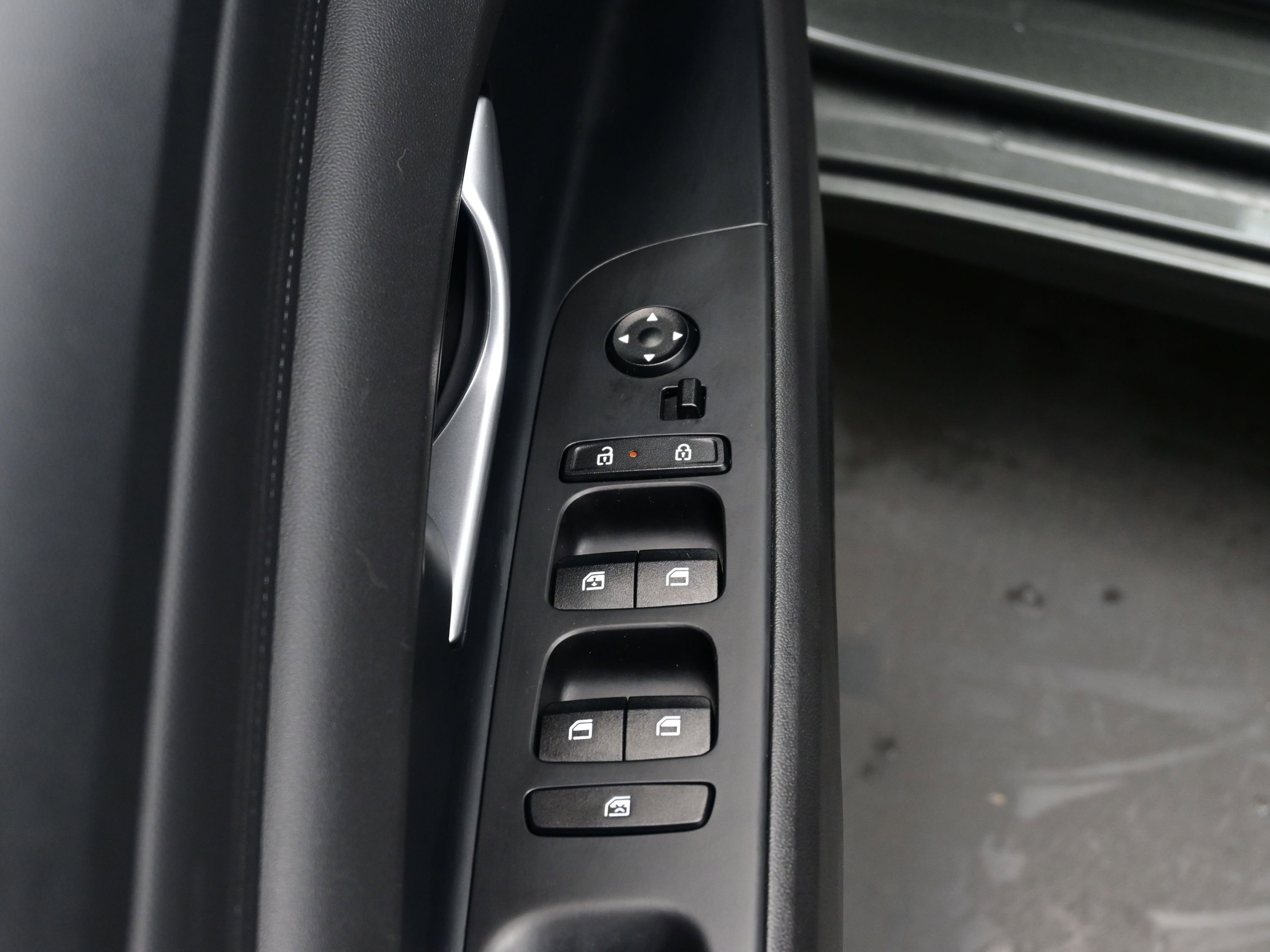 Certified 2024 Hyundai Elantra Limited image 10