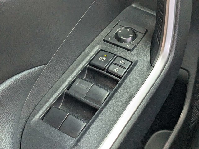 Used 2021 Toyota RAV4 XLE w/ Convenience Package FWD image 27