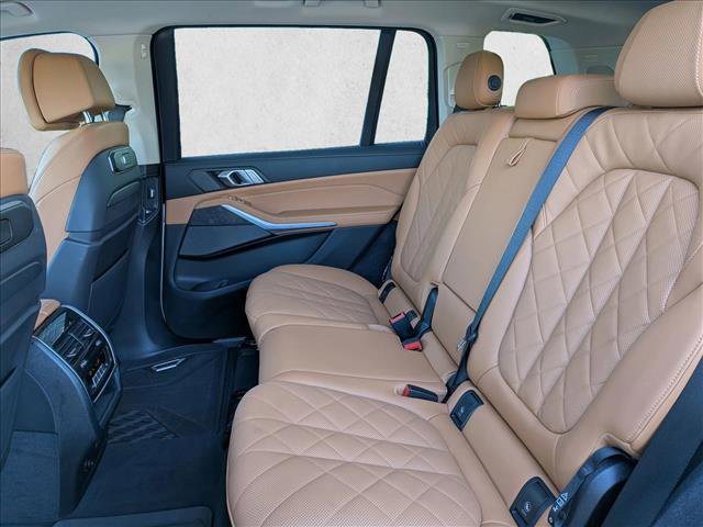 Used 2023 BMW X7 xDrive40i w/ Premium Package image 16