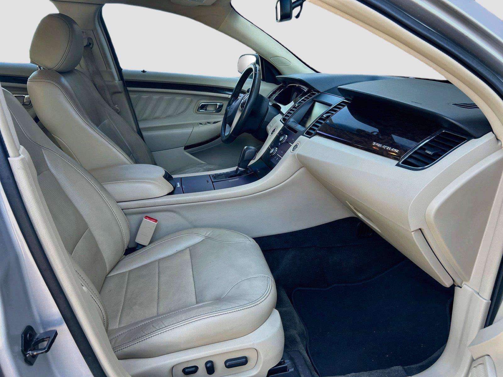 Used 2015 Ford Taurus Limited FWD image 16
