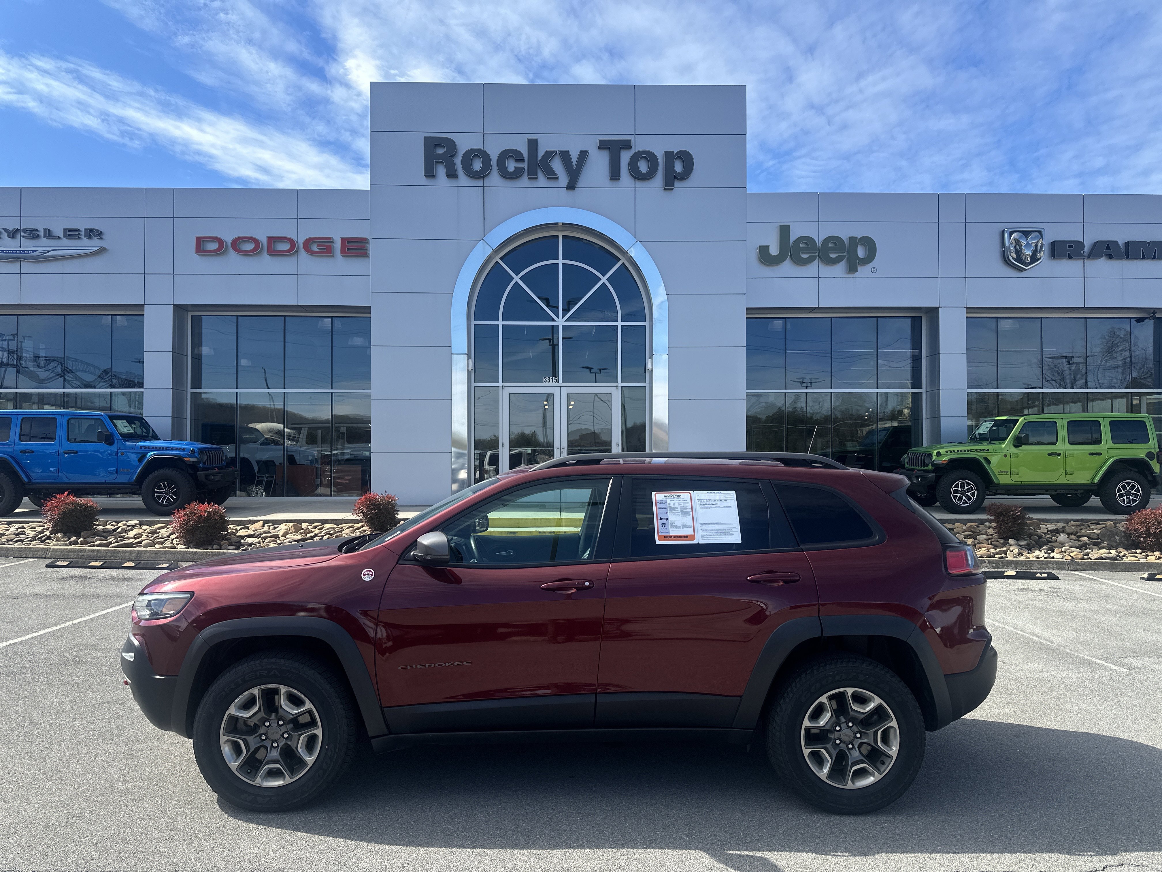 Used 2019 Jeep Cherokee Trailhawk w/ Comfort/Convenience Group