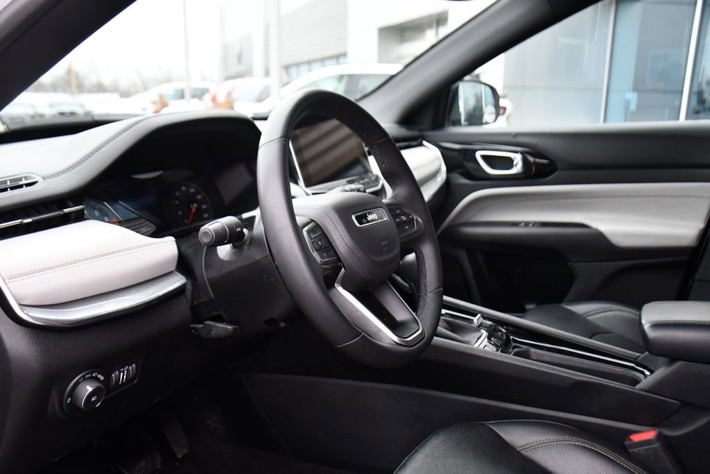 Used 2024 Jeep Compass Limited image 11