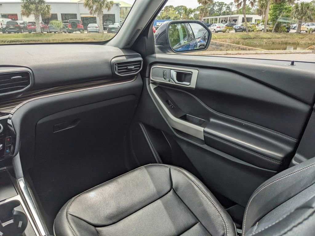Used 2021 Ford Explorer Limited w/ Equipment Group 301A image 17