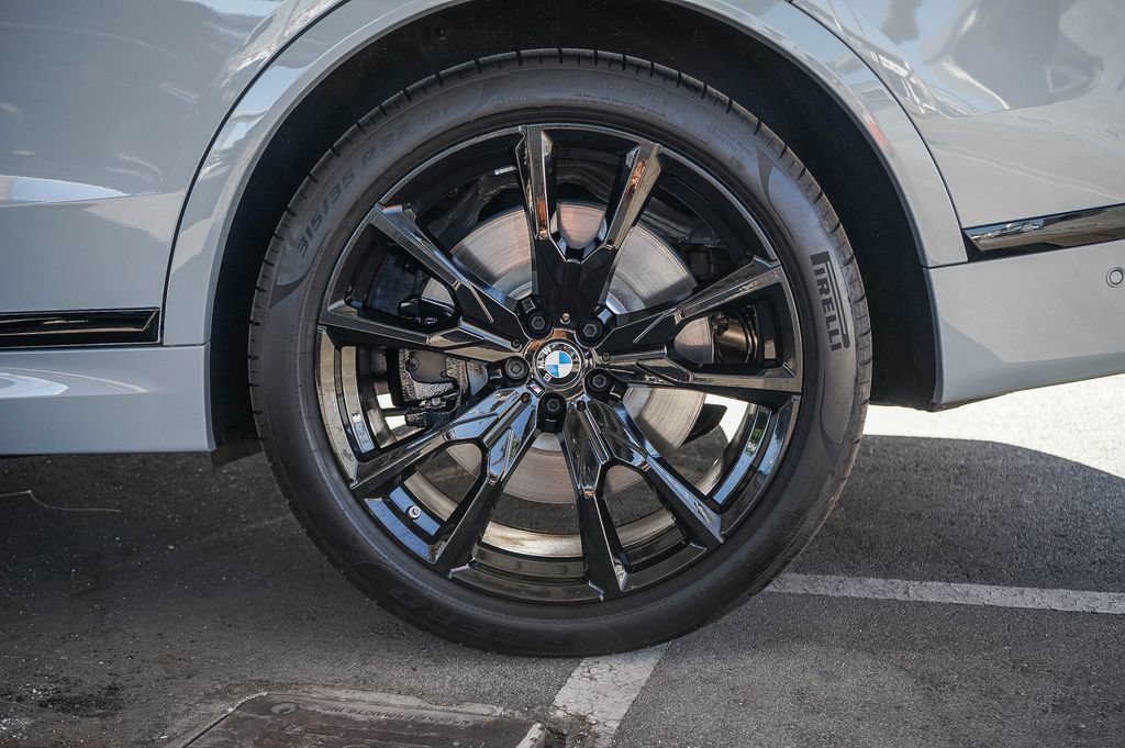 Used 2026 BMW X7 M60i AWD/4WD image 8