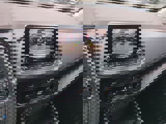 Used 2023 Nissan Rogue SV image 30