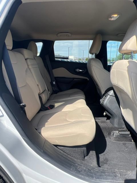 Used 2015 Jeep Cherokee Latitude FWD image 28