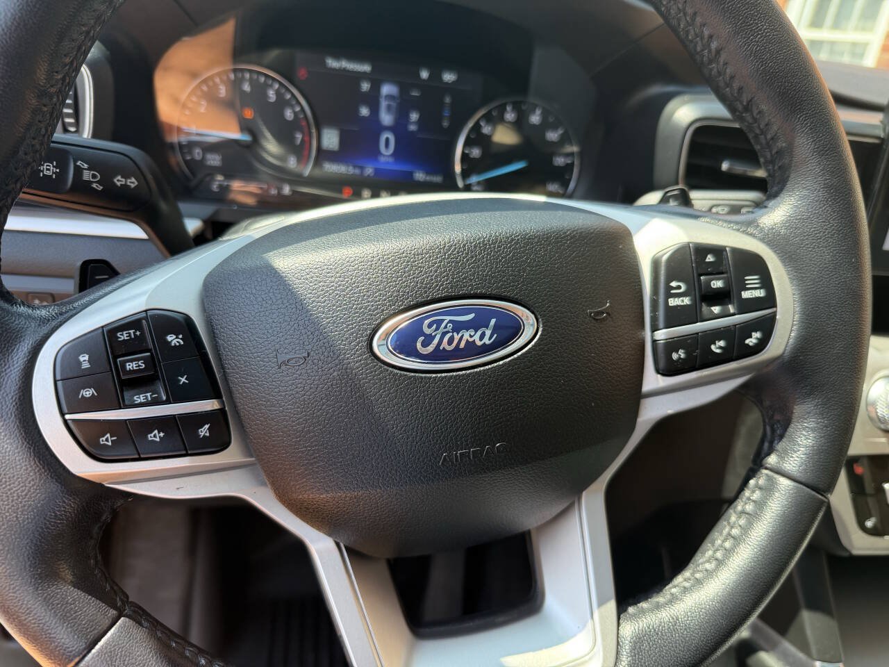 Used 2020 Ford Explorer XLT w/ Equipment Group 202A AWD/4WD image 13