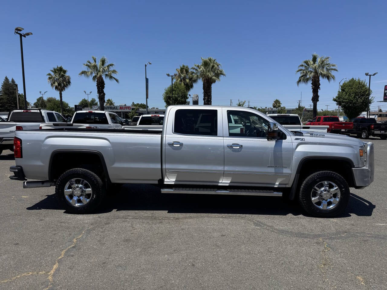 Used 2017 GMC Sierra 3500 SLT w/ Duramax Plus Package AWD/4WD image 8