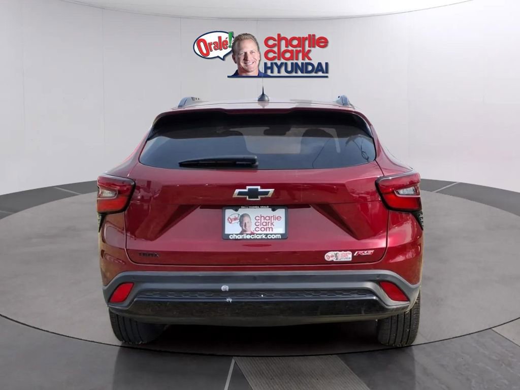 Used 2025 Chevrolet Trax RS w/ Sunroof Package FWD image 4